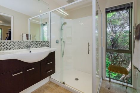 Photo of property in 2 Ocean Vista Lane, Paraparaumu, 5032