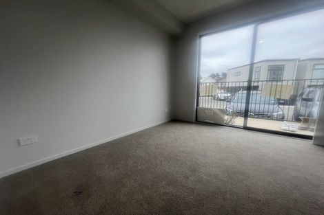 Photo of property in 2 Mikoikoi Crescent, Mangere Bridge, Auckland, 2022
