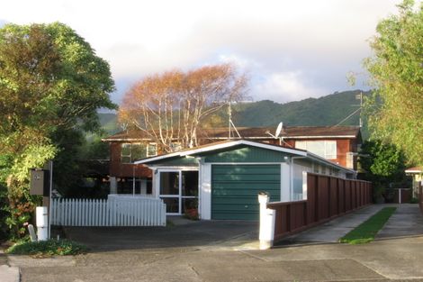 Photo of property in 17 Oriwa Street, Waikanae, 5036