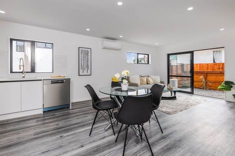 Photo of property in 7b Gladfield Lane, Te Atatu Peninsula, Auckland, 0610