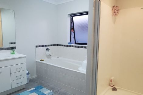 Photo of property in 27 Milson Drive, Papakura, 2110