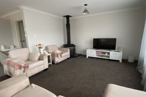Photo of property in 21 Salford Avenue, Redwood, Christchurch, 8051