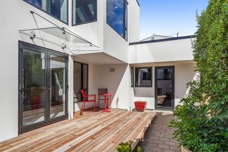 Photo of property in 2/11 Belleview Terrace, Mount Pleasant, Christchurch, 8081