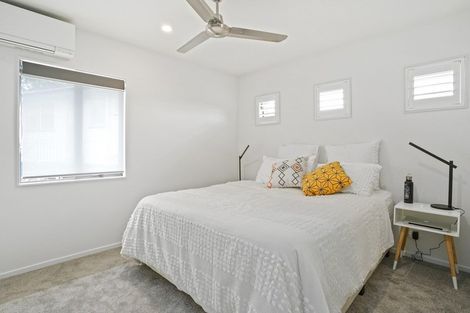 Photo of property in 18a Cottam Grove, Northcross, Auckland, 0632