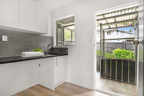 Photo of property in 9 Tahu Crescent, Sunnynook, Auckland, 0620