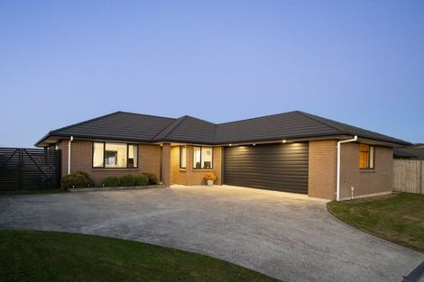 Photo of property in 195 Pacific Drive, Fitzherbert, Palmerston North, 4410