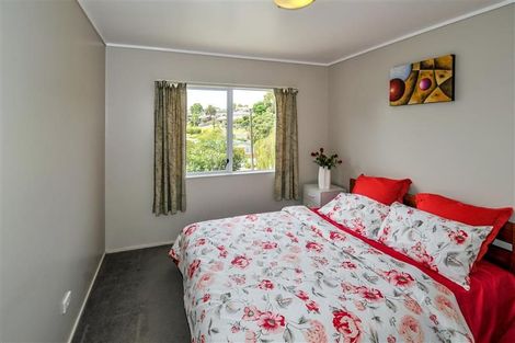 Photo of property in 1/20 Hogans Road, Glenfield, Auckland, 0629