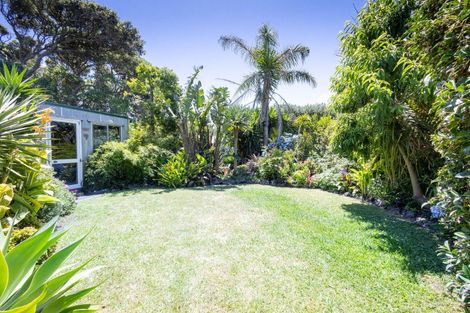 Photo of property in 6 Sea View Road, Baylys Beach, 0377