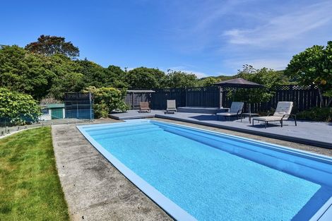 Photo of property in 7 Tui Terrace, Tawa, Wellington, 5028