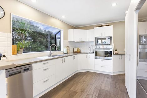 Photo of property in 60 Scott Road, Stanmore Bay, Whangaparaoa, 0932
