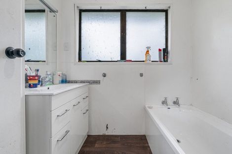 Photo of property in 96 Kayes Road, Pukekohe, 2120