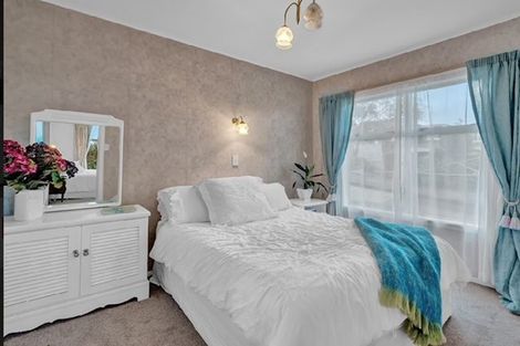 Photo of property in 105 Colwill Road, Massey, Auckland, 0614