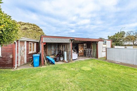 Photo of property in 4 Tongariro Street, Castlecliff, Whanganui, 4501