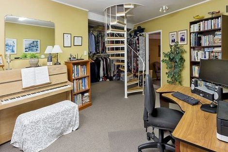 Photo of property in 8 Megan Avenue, Pakuranga Heights, Auckland, 2010