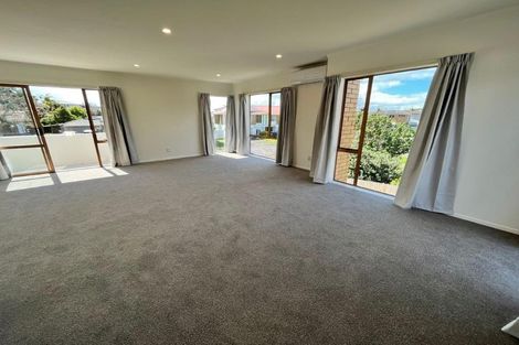 Photo of property in 12 Prince Regent Drive, Half Moon Bay, Auckland, 2012