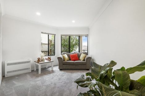 Photo of property in 2/8 Bundoran Way, Pinehill, Auckland, 0632