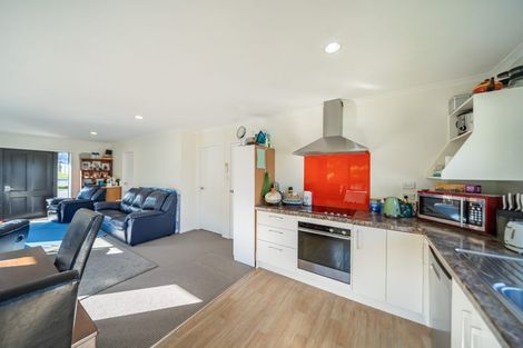 Photo of property in 94 Sunstone Crescent, Timberlea, Upper Hutt, 5018
