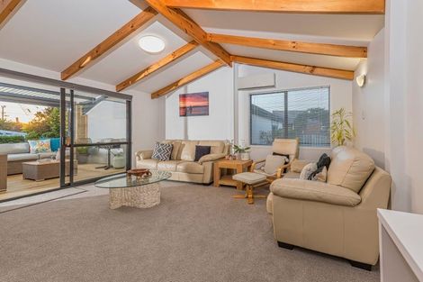 Photo of property in 32 Glucina Avenue, West Harbour, Auckland, 0618