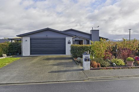Photo of property in 2 Devon Lane, Carterton, 5713
