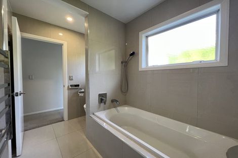 Photo of property in 2a Eastcliffe Road, Castor Bay, Auckland, 0620