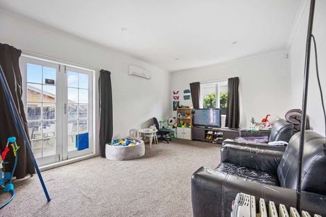 Photo of property in 100 Randwick Road, Moera, Lower Hutt, 5010