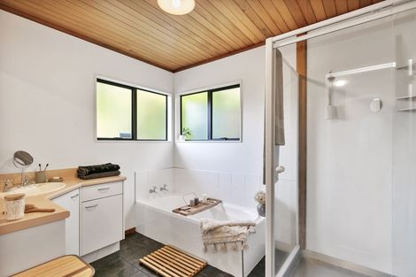 Photo of property in 16 Ramphal Terrace, Khandallah, Wellington, 6035