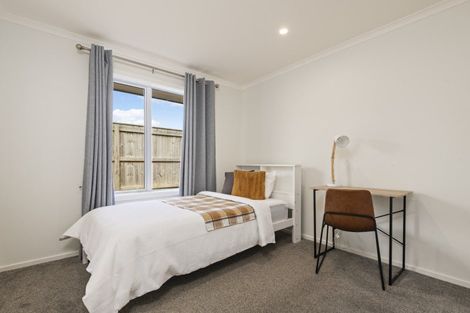 Photo of property in 13 Mediterranean Grove, Fitzherbert, Palmerston North, 4410