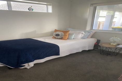 Photo of property in 24 Rewarewa Road, Te Atatu Peninsula, Auckland, 0610