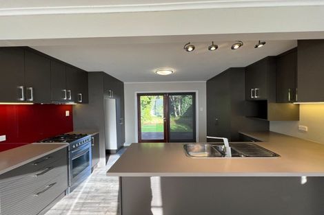Photo of property in 16 Stirling Crescent, Hokowhitu, Palmerston North, 4410