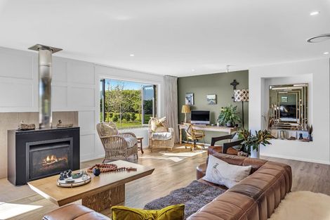 Photo of property in 1037 State Highway 1, Te Horo, Otaki, 5581