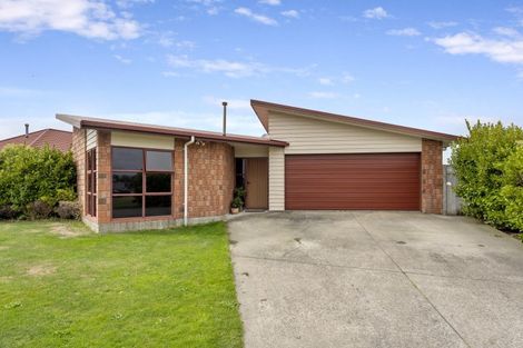 Photo of property in 52 Geneva Terrace, Kelvin Grove, Palmerston North, 4414