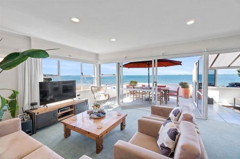 Photo of property in 58 Rothesay Bay Road, Rothesay Bay, Auckland, 0630