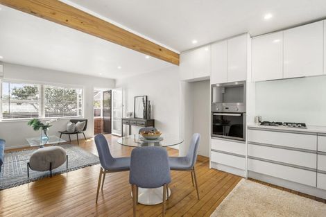 Photo of property in 2/134 Onewa Road, Northcote, Auckland, 0627