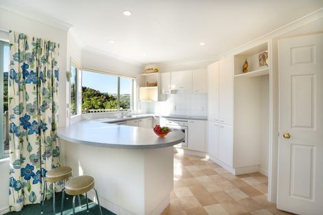 Photo of property in 18 Amesbury Drive, Churton Park, Wellington, 6037