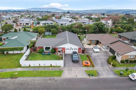 Photo of property in 5 Rosebank Avenue, Kelvin Grove, Palmerston North, 4414