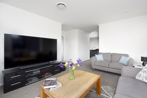 Photo of property in 43 Symes Drive, Red Beach, 0932