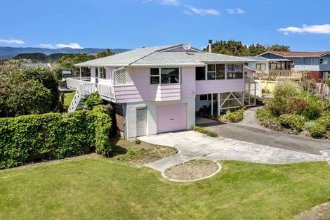 Photo of property in 14 Manga-pirau Street, Waikawa Beach, Manakau, 5573