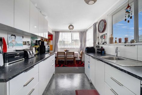 Photo of property in 31 Cross Street, Castlecliff, Whanganui, 4501