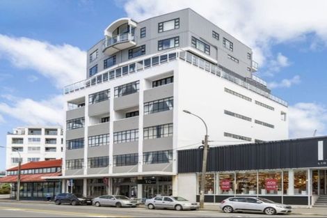 Photo of property in Endeavour Apartments, 18/125u Thorndon Quay, Pipitea, Wellington, 6011