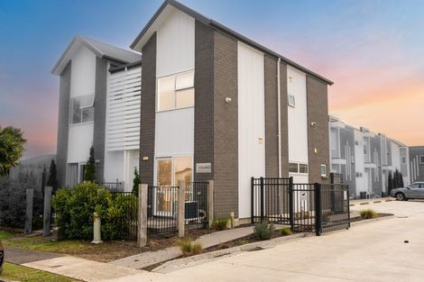 Photo of property in 2/10 Burrows Place, Frankton, Hamilton, 3204