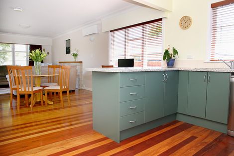 Photo of property in 6 Cliff Road, Papakura, 2110