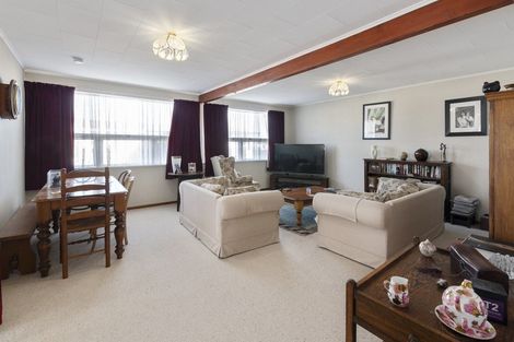 Photo of property in 2 Ely Place, Levin, 5510