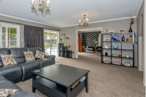 Photo of property in 244 Memorial Avenue, Burnside, Christchurch, 8053
