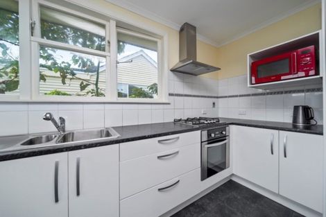 Photo of property in 84 Cook Street, Marfell, New Plymouth, 4310