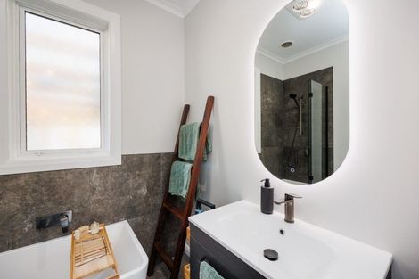 Photo of property in 32 Colombo Street, Hokowhitu, Palmerston North, 4410