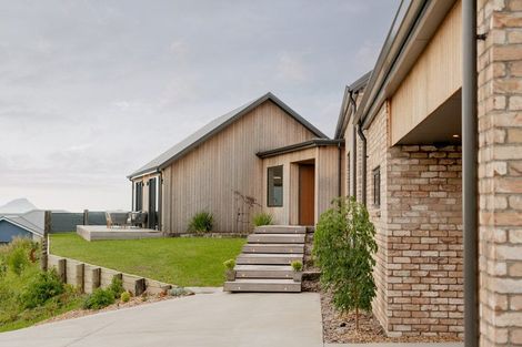 Photo of property in 42 Te Auhi Way, Welcome Bay, Tauranga, 3112
