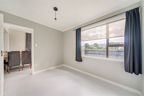 Photo of property in 52 Durham Crescent, Fairfield, Lower Hutt, 5011