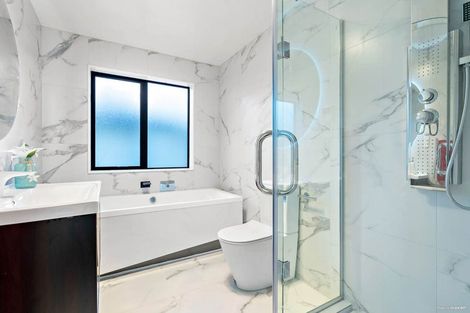 Photo of property in 4 Cloonlyon Drive, Flat Bush, Auckland, 2019