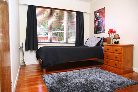 Photo of property in 6 Cliff Road, Papakura, 2110
