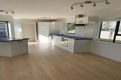 Photo of property in 1/865 Beach Road, Waiake, Auckland, 0630